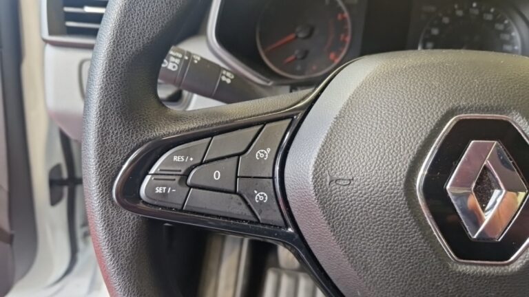 Renault Clio V SOCIETE TCE 90 – 21N AIR NAV - Image 15 (July 7, 2026)