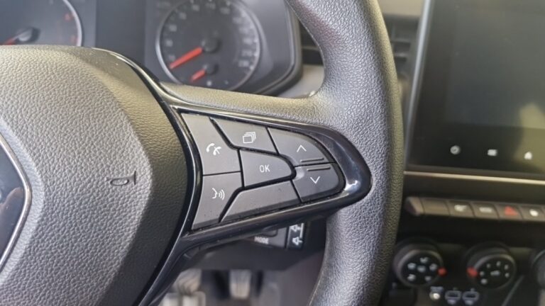 Renault Clio V SOCIETE TCE 90 – 21N AIR NAV - Image 16 (July 7, 2026)