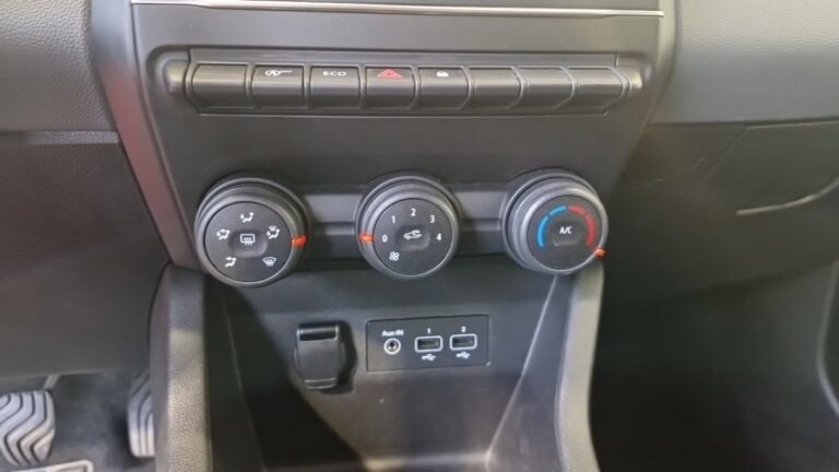 Renault Clio V SOCIETE TCE 90 – 21N AIR NAV - Image 17 (July 7, 2026)