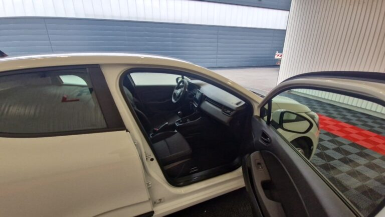 Renault Clio V SOCIETE TCE 90 – 21N AIR NAV - Image 09 (July 7, 2026)