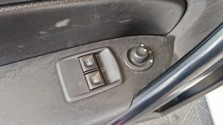 Renault Kangoo Express Maxi Grand Volume ExtraRLink Blue dCi 95 - Image 16 (July 7, 2026)