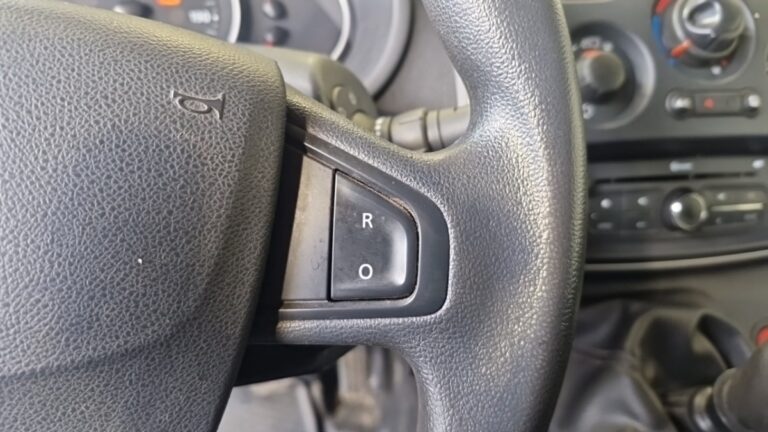 Renault Kangoo Express Maxi Grand Volume ExtraRLink Blue dCi 95 - Image 19 (July 7, 2026)