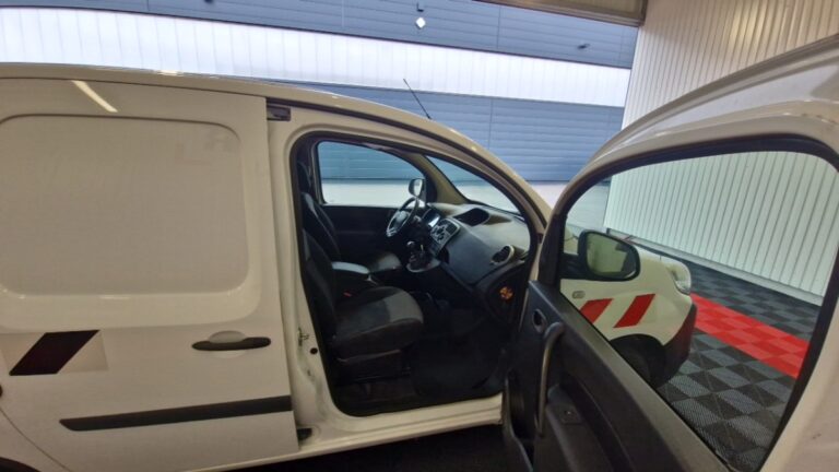 Renault Kangoo Express Maxi Grand Volume ExtraRLink Blue dCi 95 - Image 09 (July 7, 2026)