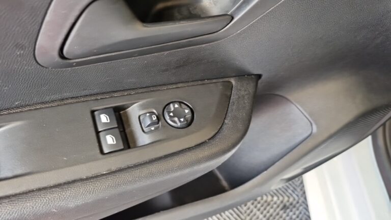Peugeot 208 affaire BlueHDi 100 S&S PREMIUM PACK - Image 15 (July 7, 2026)