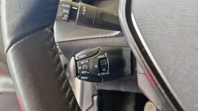 Peugeot 208 affaire BlueHDi 100 S&S PREMIUM PACK - Image 16 (July 7, 2026)