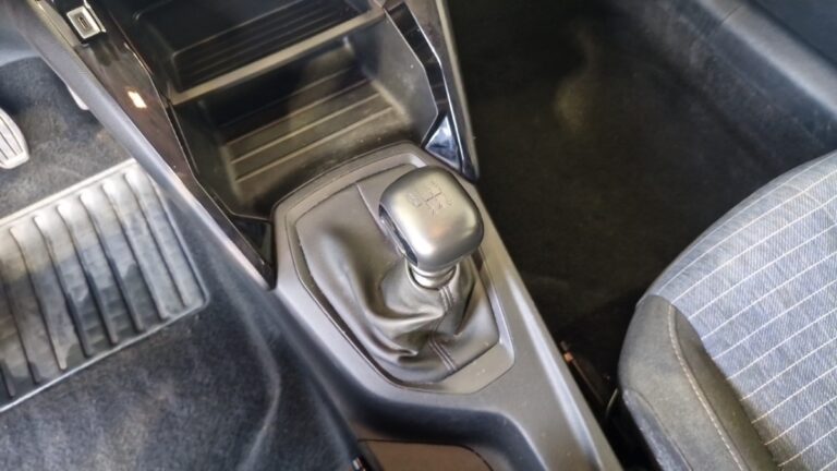 Peugeot 208 affaire BlueHDi 100 S&S PREMIUM PACK - Image 19 (July 7, 2026)