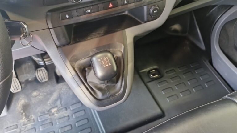 Peugeot Expert tole standard 2.0 bluehdi 120 ss premium - Image 17 (July 7, 2026)