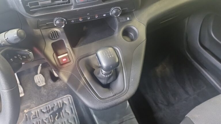 Peugeot Partner STANDARD 650 KG BLUEHDI 130 SS ASPHALT - Image 19 (July 7, 2026)