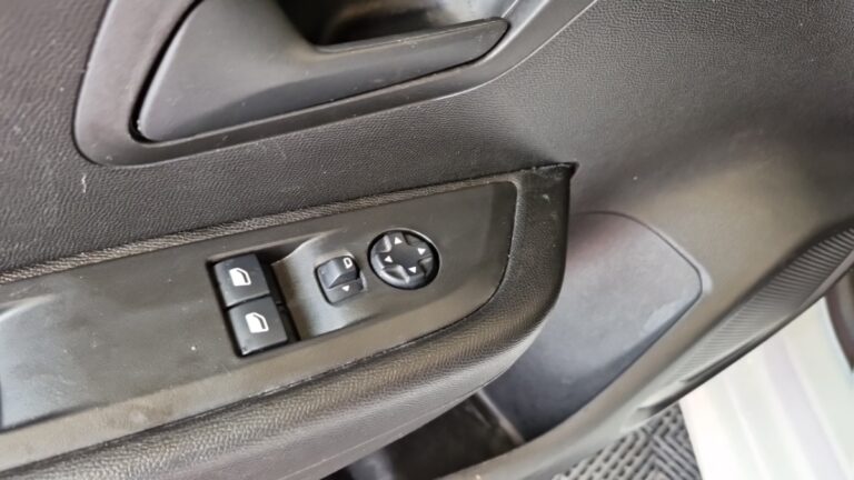 Peugeot 208 affaire BLUEHDI 100 SS PREMIUM PACK - Image 15 (July 7, 2026)
