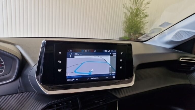 Peugeot 208 affaire BLUEHDI 100 SS PREMIUM PACK - Image 18 (July 7, 2026)