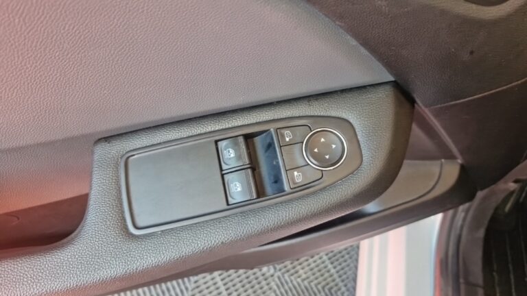 Renault Clio V SOCIETE TCE 90 – 21 AIR NAV - Image 14 (July 7, 2026)