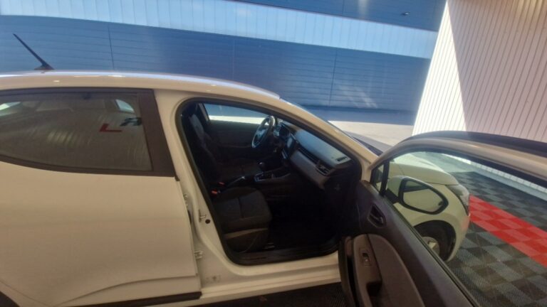 Renault Clio V SOCIETE TCE 90 – 21 AIR NAV - Image 09 (July 7, 2026)
