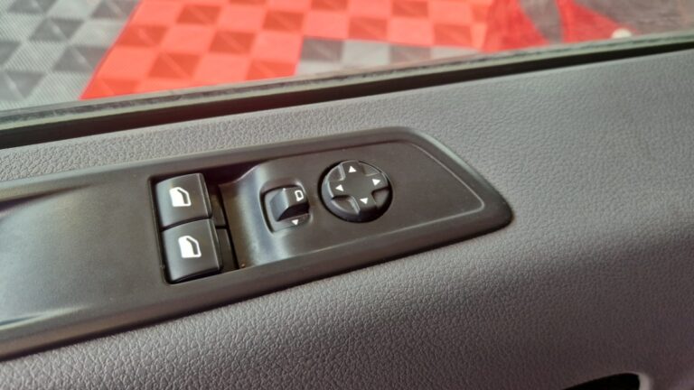 Peugeot Expert Combi STANDARD BLUEHDI 120CH SS - Image 15 (July 7, 2026)