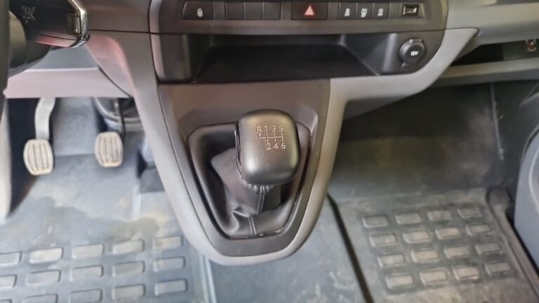 Peugeot Expert Combi STANDARD BLUEHDI 120CH SS - Image 17 (July 7, 2026)