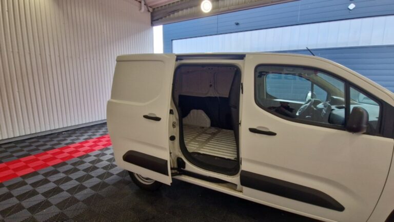 Peugeot Partner STANDARD 1000 KG PURETECH 110 SS PREMIUM - Image 11 (July 7, 2026)