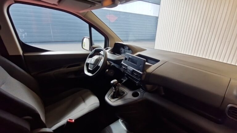 Peugeot Partner STANDARD 1000 KG PURETECH 110 SS PREMIUM - Image 12 (July 7, 2026)