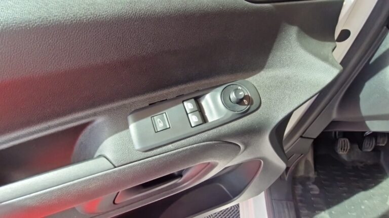 Peugeot Partner STANDARD 1000 KG PURETECH 110 SS PREMIUM - Image 16 (July 7, 2026)