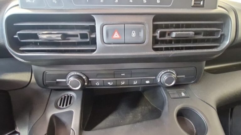 Peugeot Partner STANDARD 1000 KG PURETECH 110 SS PREMIUM - Image 18 (July 7, 2026)