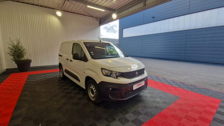 Peugeot Partner STANDARD 1000 KG PURETECH 110 SS PREMIUM - Image 03 (July 7, 2026)