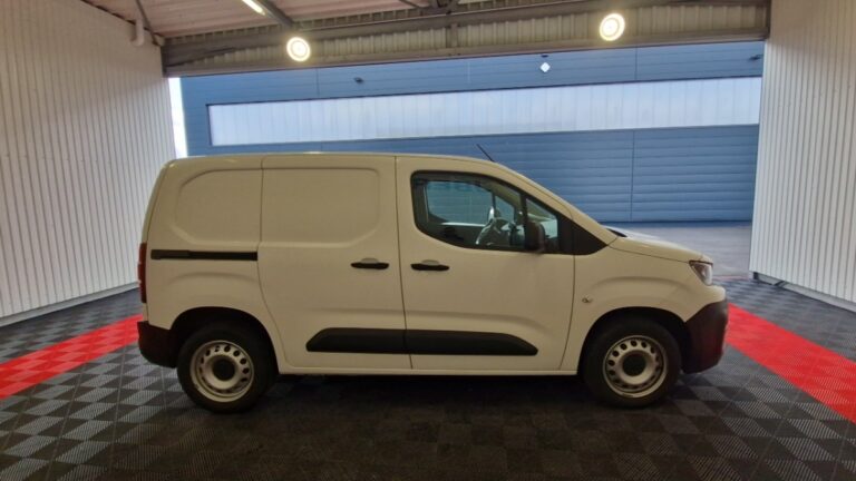 Peugeot Partner STANDARD 1000 KG PURETECH 110 SS PREMIUM - Image 04 (July 7, 2026)