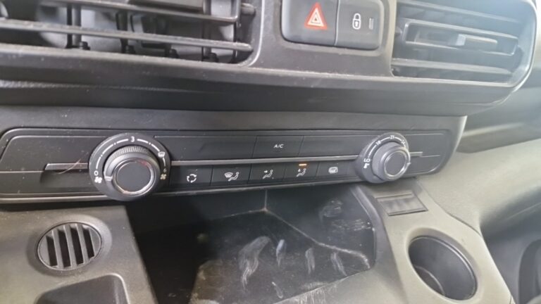 Peugeot Partner LONG 950 KG BLUEHDI 130 SS ASPHALT - Image 19 (July 7, 2026)