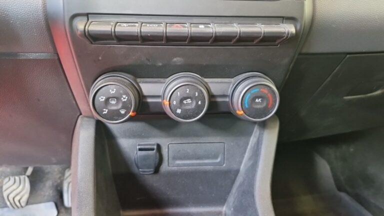 Renault Clio V SOCIETE BLUE DCI 85 AIR - Image 17 (July 7, 2026)