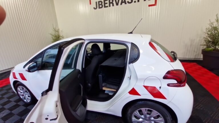 Peugeot 208 affaire BLUEHDI 100 SS PREMIUM - Image 12 (July 7, 2026)