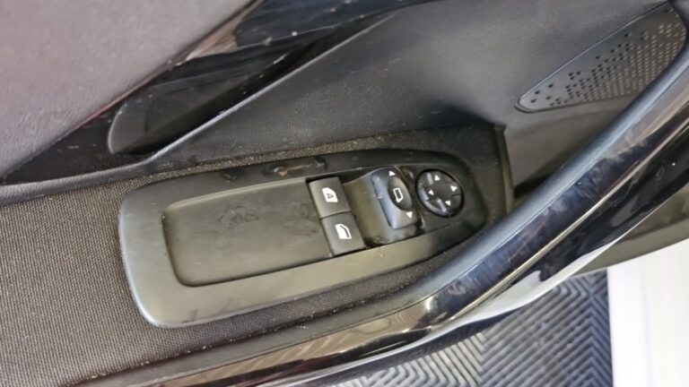 Peugeot 208 affaire BLUEHDI 100 SS PREMIUM - Image 14 (July 7, 2026)