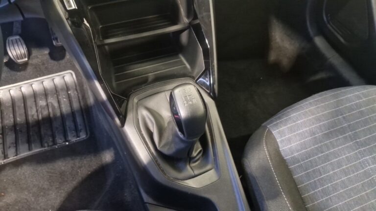 Peugeot 208 affaire PURETECH 75 SS PREMIUM - Image 16 (July 7, 2026)