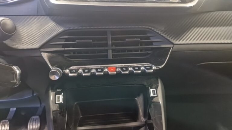 Peugeot 208 affaire PURETECH 75 SS PREMIUM - Image 17 (July 7, 2026)