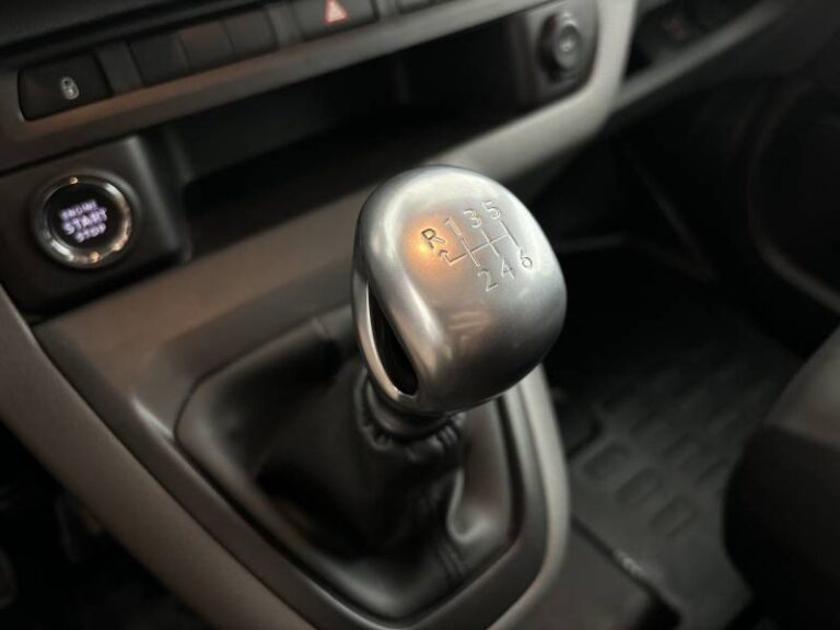 Opel Vivaro FOURGON CA FIXE L2 2.0 DIESEL 120 CH PTAC AUGMENTE PACK CLIM - Image 15 (July 7, 2026)