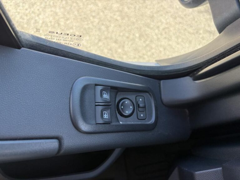 Renault Master III CA Tr CF F3300 Blue dCi 135 - Image 17 (July 7, 2026)
