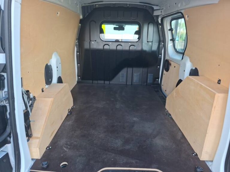 Renault Express (30) VAN BLUE DCI 95 – 22 CONFORT - Image 13 (July 7, 2026)