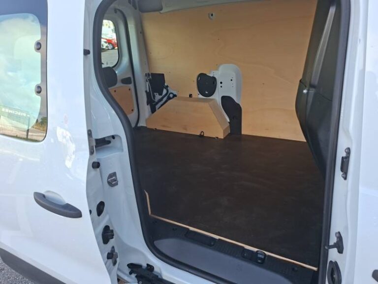 Renault Express (30) VAN BLUE DCI 95 – 22 CONFORT - Image 15 (July 7, 2026)