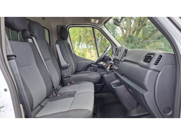 Renault Master FOURGON CC TRAC 3T5 L3 DCI 145 CONFORT CAISSE AVEC HAYON - Image 11 (July 7, 2026)