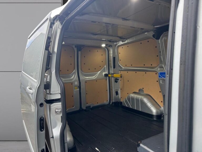 Ford Transit 300 2.0 ECOBLUE 170 LIMITED BA - Image 08 (July 7, 2026)
