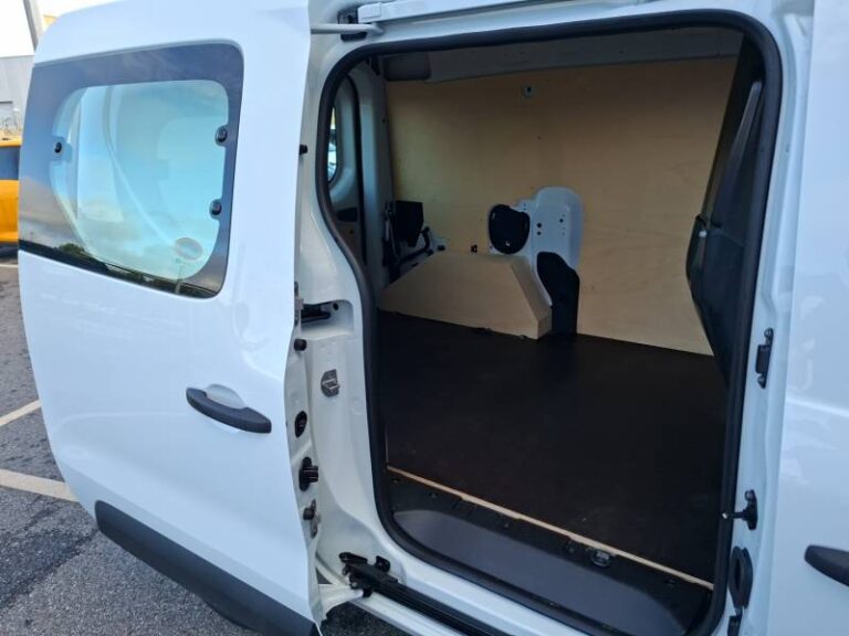 Renault Express (30) VAN BLUE DCI 95 – 22 CONFORT - Image 19 (July 7, 2026)