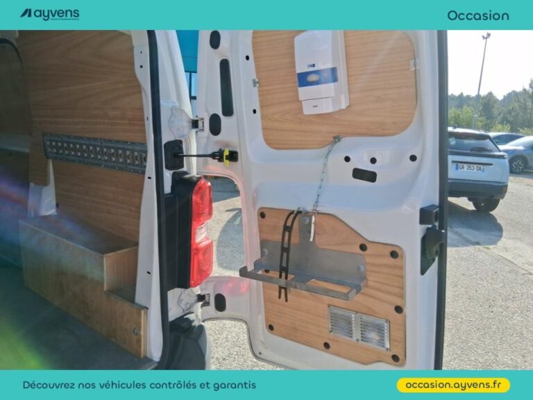 Peugeot Expert Fg Standard 2.0 BlueHDi 150ch S&S Asphalt - Image 19 (July 7, 2026)