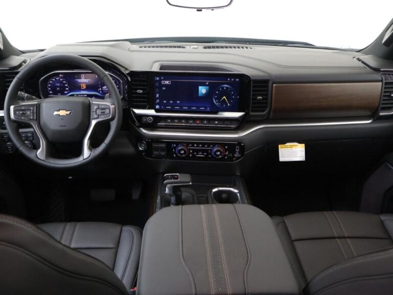 Chevrolet Silverado V8 6,2L HIGH COUNTRY - Image 03 (July 7, 2026)