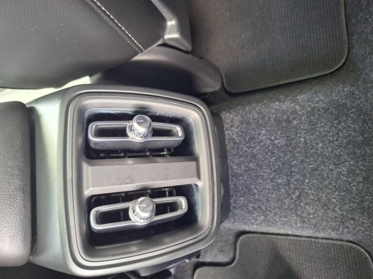 Volvo XC40 D3 AdBlue 150 ch Geartronic 8 Inscription - Image 13 (July 7, 2026)