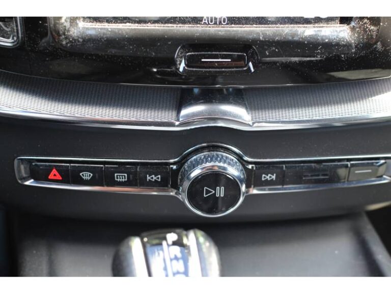 Volvo XC60 D4 AdBlue 190 ch Geartronic 8 R-Design - Image 17 (July 7, 2026)