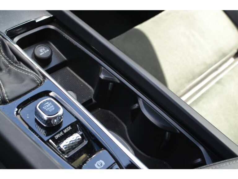 Volvo XC60 D4 AdBlue 190 ch Geartronic 8 R-Design - Image 20 (July 7, 2026)
