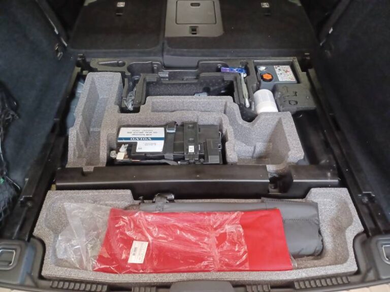 Volvo XC60 T6 AWD Hybride rechargeable 253 ch+145 ch Geartronic 8 Ultra Style Chrome - Image 18 (July 7, 2026)