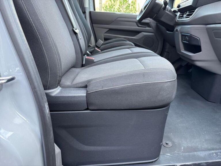 Volkswagen Transporter VAN TDI 150 CH BVA8 L2 - Image 13 (July 7, 2026)