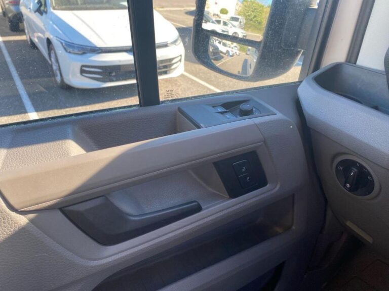 Volkswagen Crafter VAN 35 2.0 TDI 140 CH BVA BUSINESS - Image 15 (July 7, 2026)
