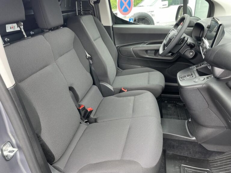 Toyota Proace City LOND D4D 130 BOITE AUTOMATIQUE – GARANTIE 3 ANS TOYOTA CATEGORIE KANGOO CADDY BERLINGO PARTNER - Image 02 (July 7, 2026)