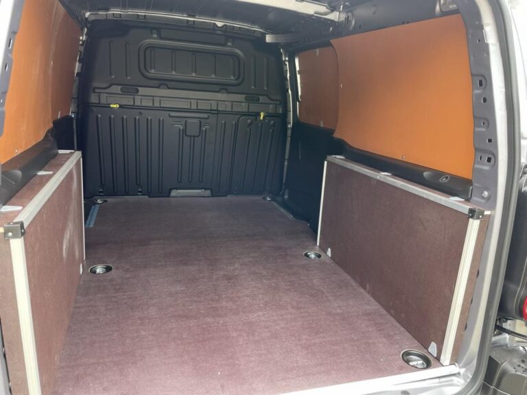 Toyota Proace City LOND D4D 130 BOITE AUTOMATIQUE – GARANTIE 3 ANS TOYOTA CATEGORIE KANGOO CADDY BERLINGO PARTNER - Image 06 (July 7, 2026)