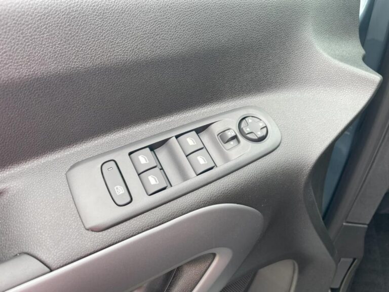 Citroën Berlingo TAILLE M / EN 5 PLACES SANS MALUS BHDI 130 EAT8 GARANTIE CONSTRUCTEUR VERSION M1-N1 identique Rifter - Image 05 (July 7, 2026)