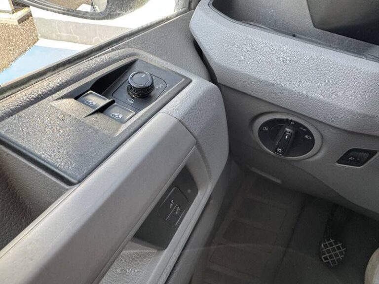 Volkswagen Crafter FOURGON VAN 30 2.0 TDI 140 CH BUSINESS - Image 10 (July 7, 2026)