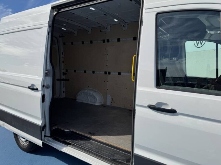 Volkswagen Crafter FOURGON VAN 30 2.0 TDI 140 CH BUSINESS - Image 03 (July 7, 2026)